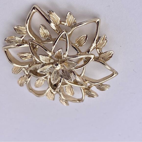 1962 SARAH COVENTRY “Peta-Lure” Flower Brooch - Picture 7 of 10